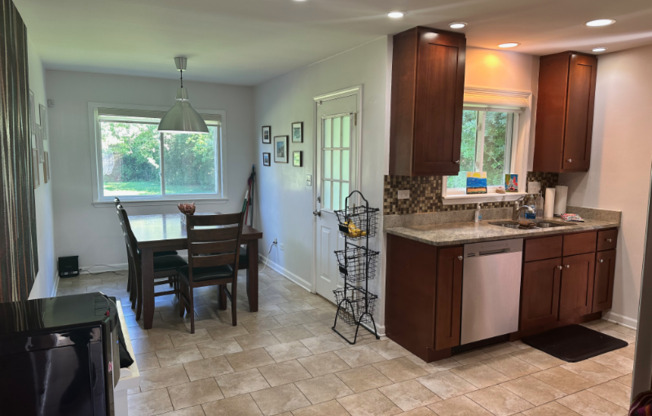104 GRAYMOOR LN