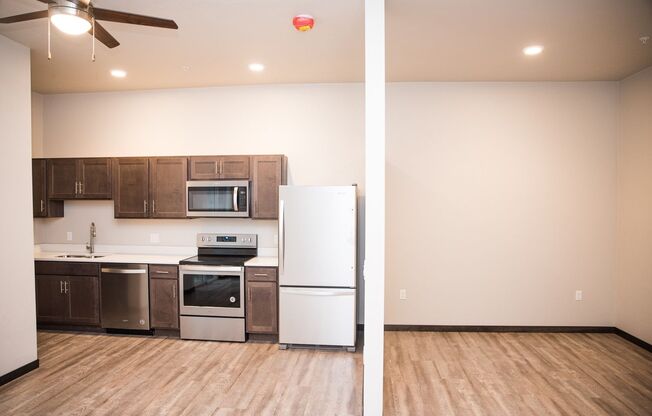 Studio, 1 bath, 581 sqft, $1,300, Unit 105