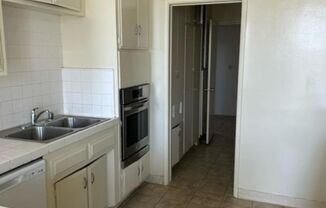 3 beds, 2 baths, $2,600, Unit 5