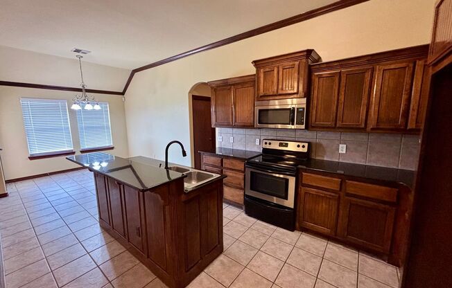 Charming 4 Bed 2 Bath in Yukon