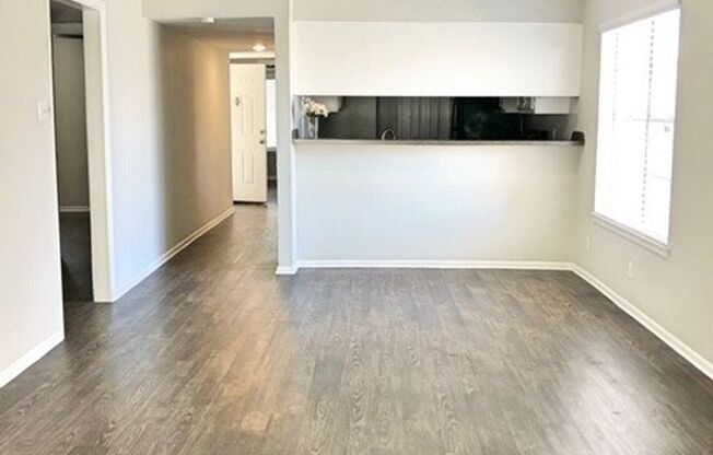 2 beds, 1 bath, 873 sqft, $965, Unit 03-0302