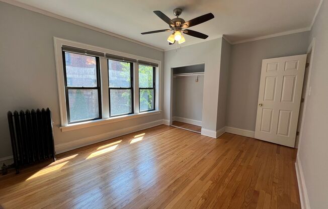 3 beds, 1 bath, 825 sqft, $3,595, Unit 2121-27-1A