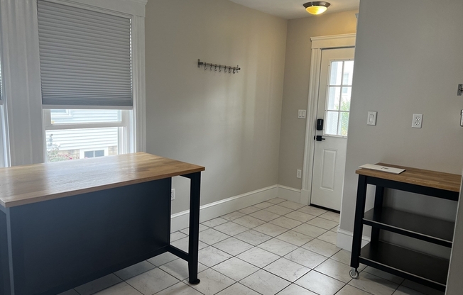 2 beds, 1 bath, 1,000 sqft, $2,700, Unit 1