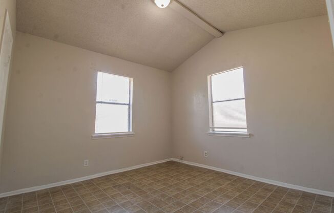 3 beds, 1 bath, $1,395