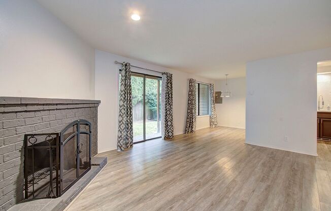 Cozy 2 bdrm 2 bath Condo - $500 OFF the 1st Months Rent!!