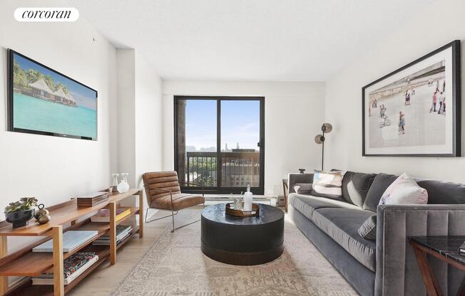 3 beds, 1 bath, 865 sqft, $3,255, Unit 12C