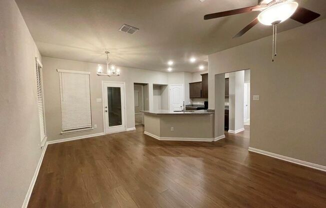 Welcome to 2072 Dade Loop – Where Comfort Meets Modern Living in Temple!