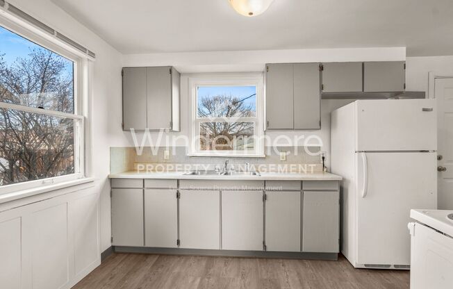 2 beds, 1 bath, $1,100