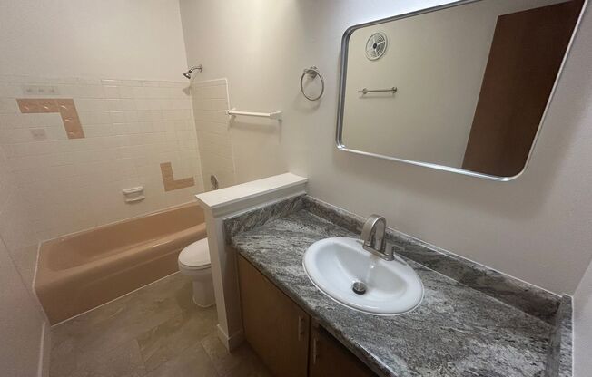 1 bed, 1 bath, $995, Unit 6