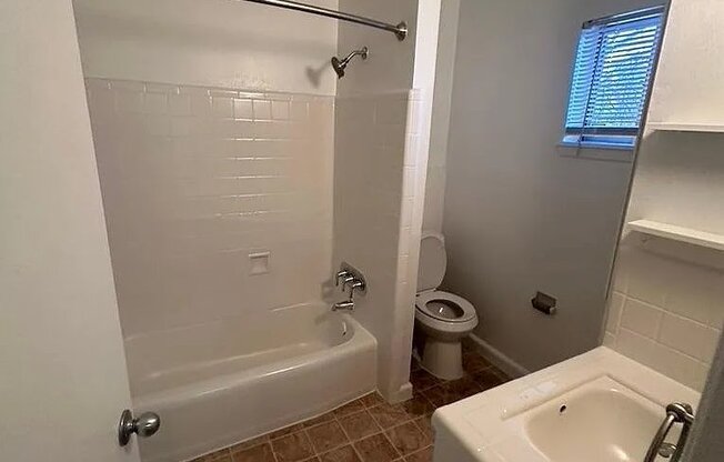 1023 LYNDON