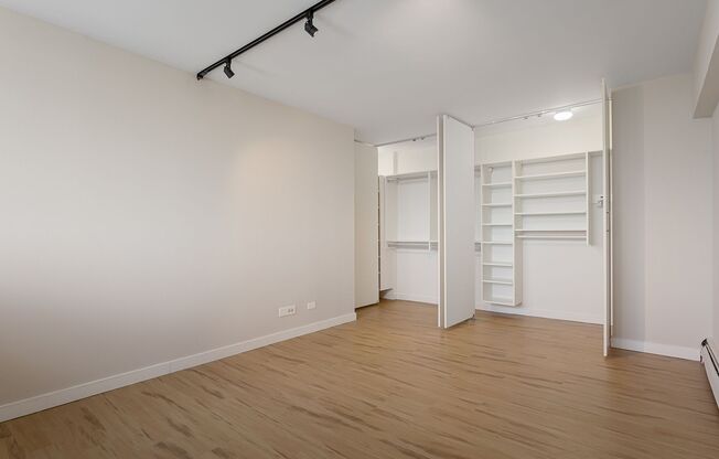 2 beds, 1.5 baths, 967 sqft, $3,000, Unit 16C