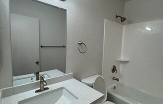 738 W Pepper Pl