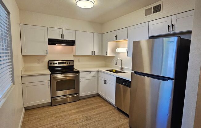 2 beds, 1 bath, 880 sqft, $1,350, Unit 113