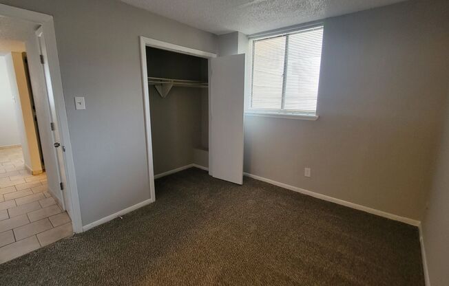 2 beds, 1.5 baths, 954 sqft, $975, Unit 706