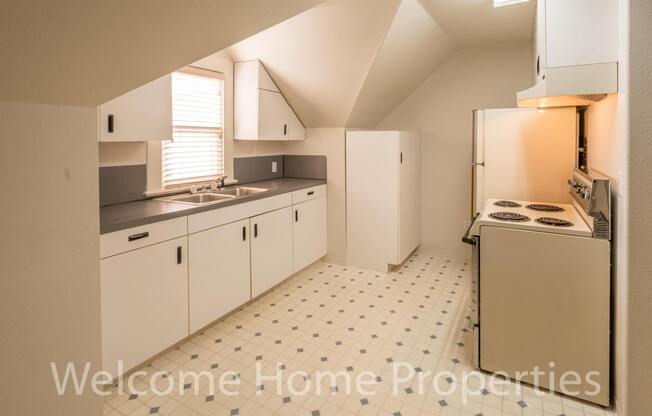 Spacious Attic Apartment Close to WWU