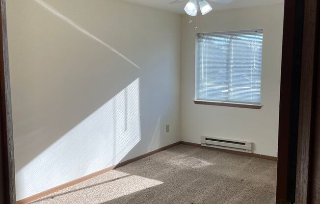 3 beds, 1 bath, 1,040 sqft, $1,800, Unit 3156-103