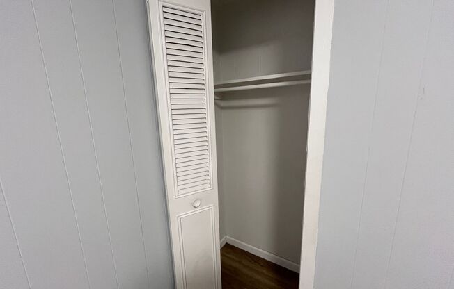 3 beds, 1 bath, 900 sqft, $999, Unit 413