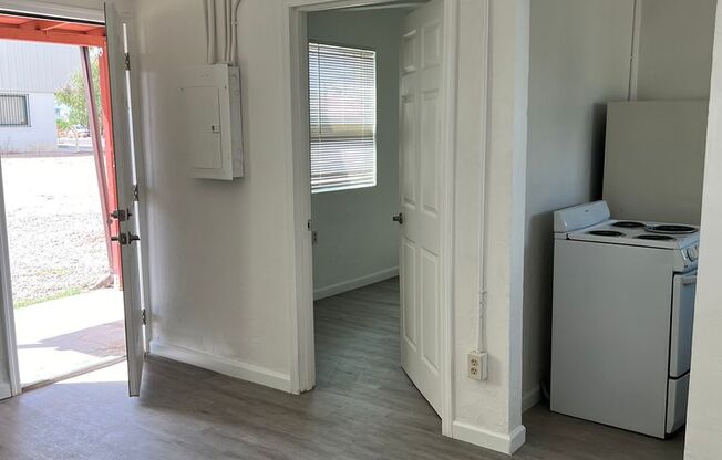 1 bed, 1 bath, 400 sqft, $850, Unit 2