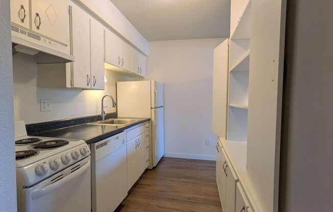 1 bed, 1 bath, 700 sqft, $1,125, Unit #30