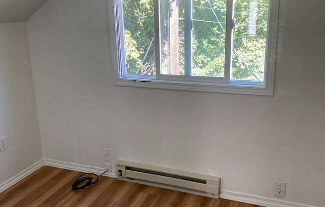 4 beds, 1 bath, $1,200, Unit 11202 (Upper)