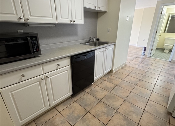 2 beds, 1.5 baths, 943 sqft, $3,000, Unit 905