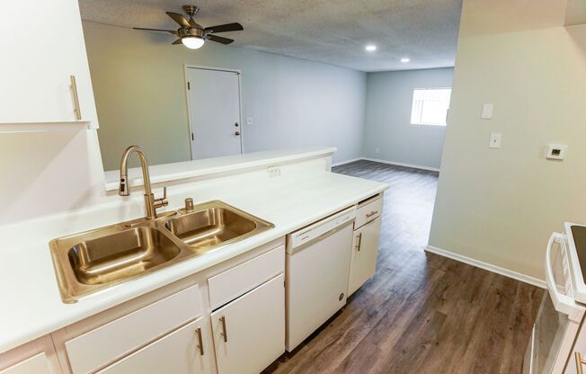 1 bed, 1 bath, 695 sqft, $1,698, Unit 215