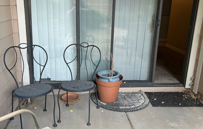 2 beds, 2 baths, $1,800, Unit #21-133