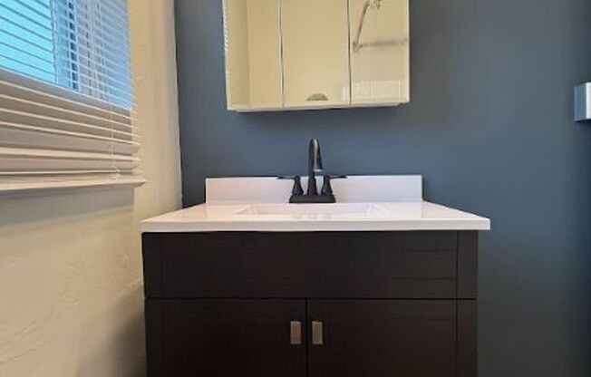 Studio, 1 bath, 450 sqft, $899, Unit 286-5