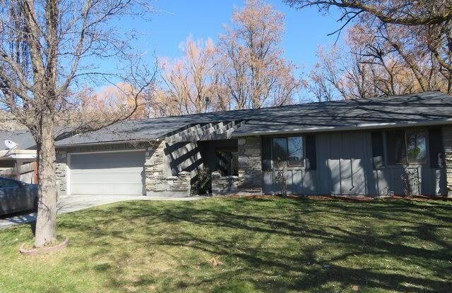 5120 Turret~Corner Lot in Northwest Boise w/ Granite, Unmatched Backyard, Tons of Character!