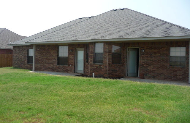 3 beds, 2 baths, $1,500