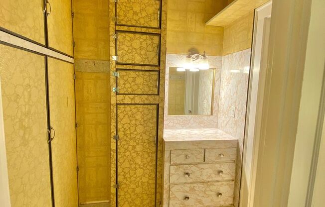 Studio, 1 bath, 437 sqft, $1,395, Unit 209