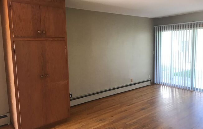 1 bed, 1 bath, 600 sqft, $949, Unit 17