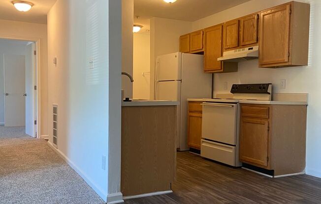 2 beds, 1 bath, 880 sqft, $1,274, Unit 405E
