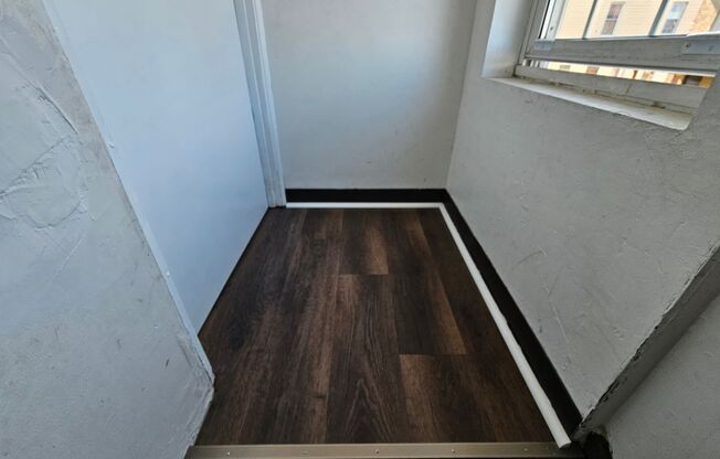 Spacious 3 bedroom 1 bathroom Apartment for rent!