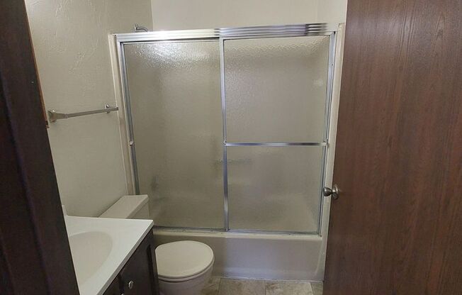 2 beds, 1 bath, 807 sqft, $1,149, Unit 1590-01