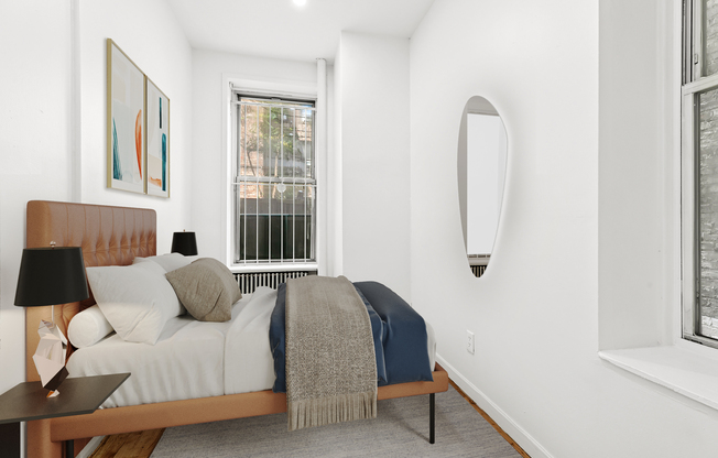 205 W 20 ST