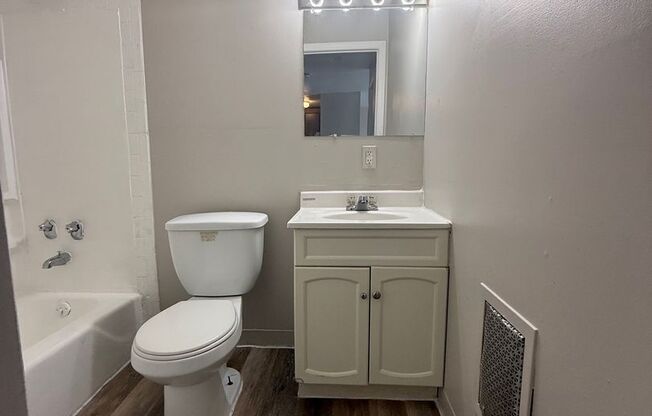1 bed, 1 bath, 550 sqft, $1,150, Unit 410