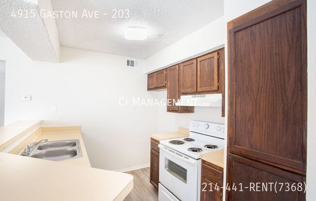 4915 Gaston Ave