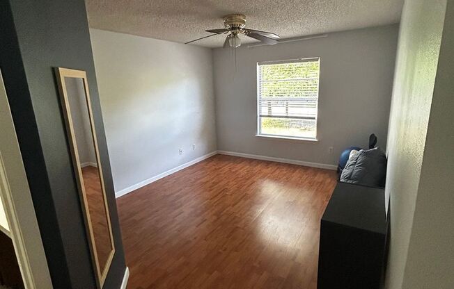 Beautiful 2/2 Condo Located in Hunters Reserve.