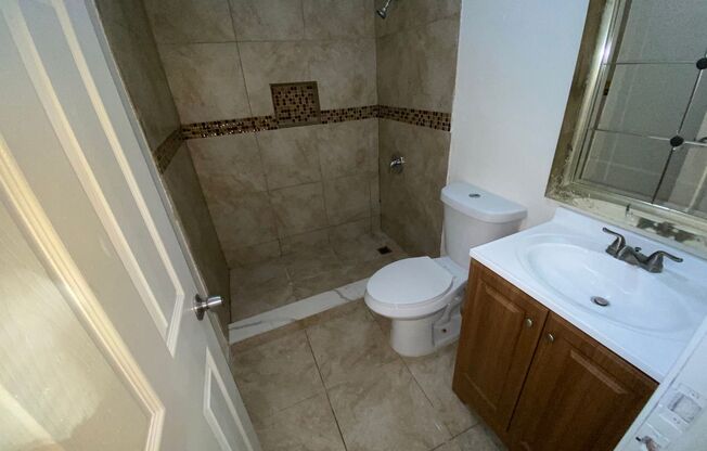 225 E Foster Ave. Unit 6