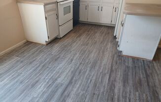 954 N Revere