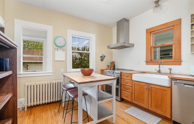 Spacious 4BR/2BA Single-Family Home in Merriam Park – Charm, Comfort & Modern Updates!