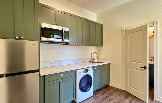 Studio, 1 bath, 162 sqft, $1,550, Unit 225