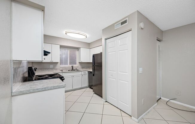 2 beds, 1 bath, 850 sqft, $1,680, Unit C112