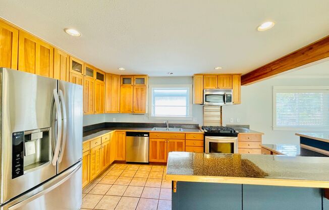 5 beds, 3.5 baths, $3,900