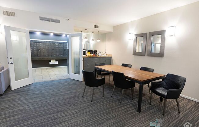 University Park 2 Bd/1 Bth With Fitness Center and Designated Parking Spot!