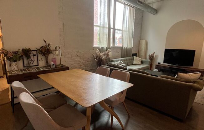 2 beds, 2 baths, $2,975, Unit 302