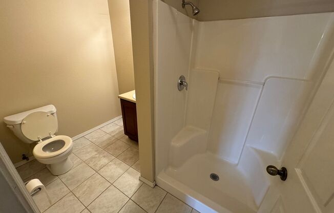 2 beds, 2 baths, $895