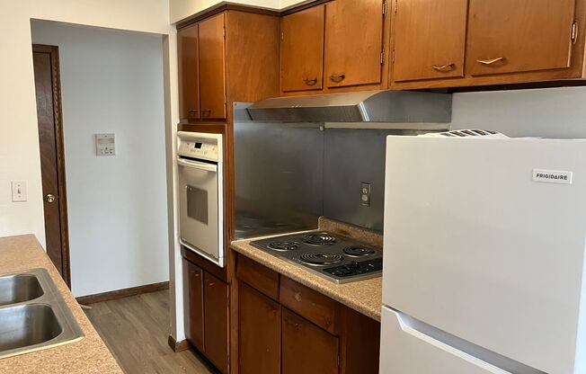 1 bed, 1 bath, 725 sqft, $1,125, Unit 1220-044