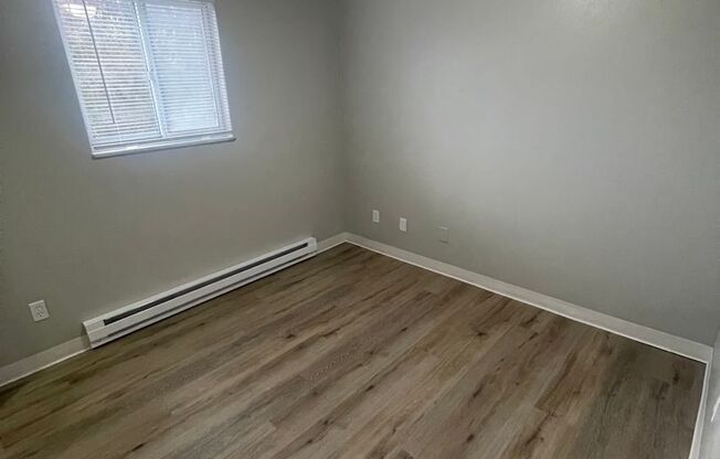 2 beds, 1 bath, $1,100, Unit C7